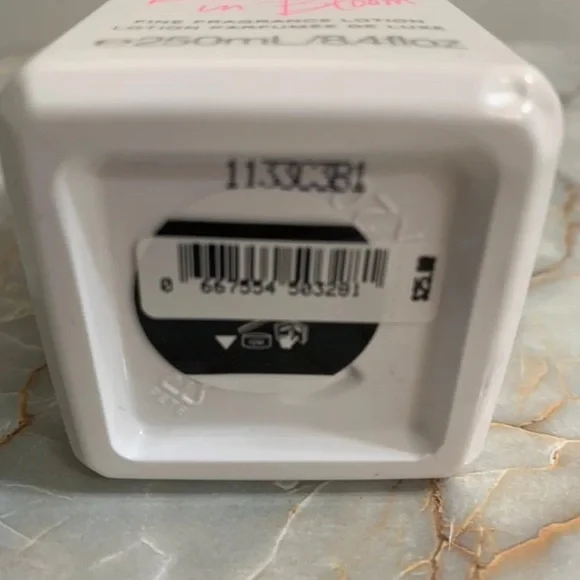 Victoria's Secret Bombshells in Bloom Lotion NEW - Picture 3 of 4